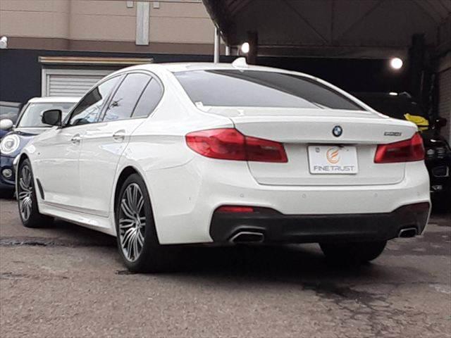 ５シリーズ ５３０ｉ　Ｍスポーツ　ハイラインパッケージ　パーキングアシストプラス　黒革シート　アラウンドビューモニター　純正タッチパネルナビ　アダプディブクルーズコントロール　ＨＵＤ　全席シートヒーター（19枚目）
