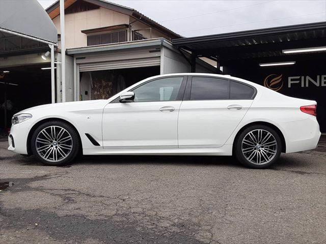 ５シリーズ ５３０ｉ　Ｍスポーツ　ハイラインパッケージ　パーキングアシストプラス　黒革シート　アラウンドビューモニター　純正タッチパネルナビ　アダプディブクルーズコントロール　ＨＵＤ　全席シートヒーター（20枚目）
