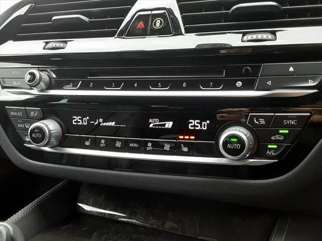 ５シリーズ ５３０ｉ　Ｍスポーツ　ハイラインパッケージ　パーキングアシストプラス　黒革シート　アラウンドビューモニター　純正タッチパネルナビ　アダプディブクルーズコントロール　ＨＵＤ　全席シートヒーター（34枚目）