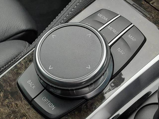 ５シリーズ ５３０ｉ　Ｍスポーツ　ハイラインパッケージ　パーキングアシストプラス　黒革シート　アラウンドビューモニター　純正タッチパネルナビ　アダプディブクルーズコントロール　ＨＵＤ　全席シートヒーター（44枚目）