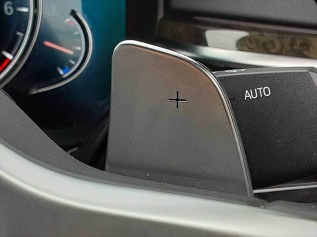 ５シリーズ ５３０ｉ　Ｍスポーツ　ハイラインパッケージ　パーキングアシストプラス　黒革シート　アラウンドビューモニター　純正タッチパネルナビ　アダプディブクルーズコントロール　ＨＵＤ　全席シートヒーター（46枚目）