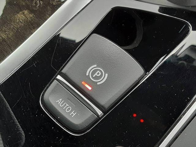 ５シリーズ ５３０ｉ　Ｍスポーツ　ハイラインパッケージ　パーキングアシストプラス　黒革シート　アラウンドビューモニター　純正タッチパネルナビ　アダプディブクルーズコントロール　ＨＵＤ　全席シートヒーター（48枚目）