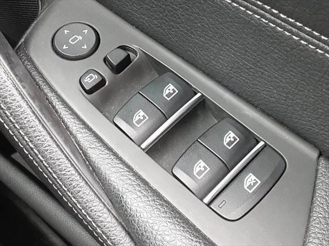 ５シリーズ ５３０ｉ　Ｍスポーツ　ハイラインパッケージ　パーキングアシストプラス　黒革シート　アラウンドビューモニター　純正タッチパネルナビ　アダプディブクルーズコントロール　ＨＵＤ　全席シートヒーター（49枚目）