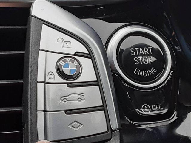 ５シリーズ ５３０ｉ　Ｍスポーツ　ハイラインパッケージ　パーキングアシストプラス　黒革シート　アラウンドビューモニター　純正タッチパネルナビ　アダプディブクルーズコントロール　ＨＵＤ　全席シートヒーター（50枚目）