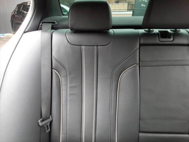 ５シリーズ ５３０ｉ　Ｍスポーツ　ハイラインパッケージ　パーキングアシストプラス　黒革シート　アラウンドビューモニター　純正タッチパネルナビ　アダプディブクルーズコントロール　ＨＵＤ　全席シートヒーター（63枚目）