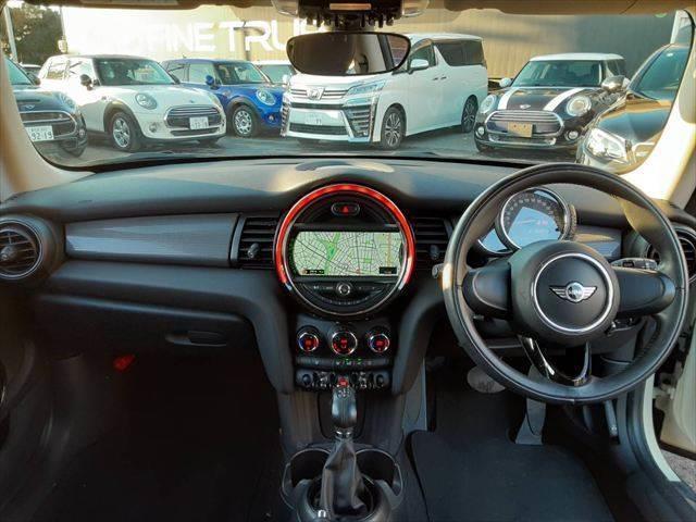 ＭＩＮＩ クーパーＤ　ペッパーパッケージ　コンフォートアクセス　ＬＥＤヘッドライト　禁煙車　純正ＨＤＤナビ　Ｂｌｕｅｔｏｏｔｈ　ミュージックサーバー　ＥＴＣ　アイドリングストップ　スマートキー　盗難防止装置　電動格納ミラー（3枚目）