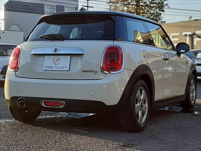ＭＩＮＩ クーパーＤ　ペッパーパッケージ　コンフォートアクセス　ＬＥＤヘッドライト　禁煙車　純正ＨＤＤナビ　Ｂｌｕｅｔｏｏｔｈ　ミュージックサーバー　ＥＴＣ　アイドリングストップ　スマートキー　盗難防止装置　電動格納ミラー（16枚目）