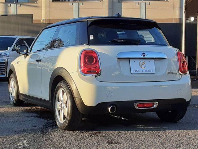 ＭＩＮＩ クーパーＤ　ペッパーパッケージ　コンフォートアクセス　ＬＥＤヘッドライト　禁煙車　純正ＨＤＤナビ　Ｂｌｕｅｔｏｏｔｈ　ミュージックサーバー　ＥＴＣ　アイドリングストップ　スマートキー　盗難防止装置　電動格納ミラー（18枚目）