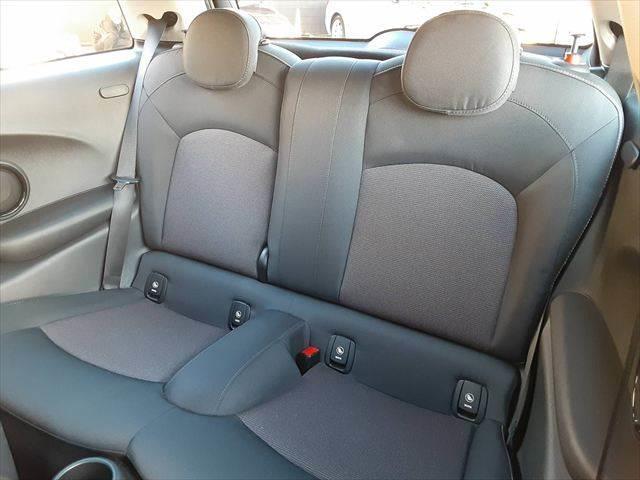 ＭＩＮＩ クーパーＤ　ペッパーパッケージ　コンフォートアクセス　ＬＥＤヘッドライト　禁煙車　純正ＨＤＤナビ　Ｂｌｕｅｔｏｏｔｈ　ミュージックサーバー　ＥＴＣ　アイドリングストップ　スマートキー　盗難防止装置　電動格納ミラー（31枚目）