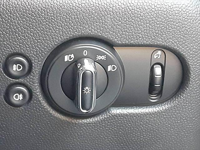 ＭＩＮＩ クーパーＤ　ペッパーパッケージ　コンフォートアクセス　ＬＥＤヘッドライト　禁煙車　純正ＨＤＤナビ　Ｂｌｕｅｔｏｏｔｈ　ミュージックサーバー　ＥＴＣ　アイドリングストップ　スマートキー　盗難防止装置　電動格納ミラー（36枚目）