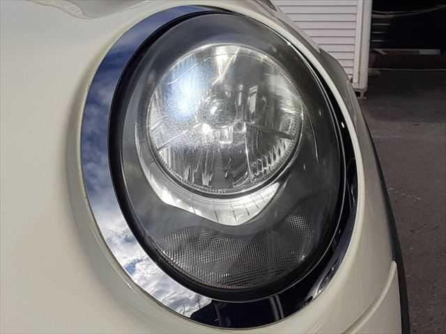 ＭＩＮＩ クーパー　ＬＥＤヘッドライト　純正ＨＤＤナビ　バックカメラ　Ｂｌｕｅｔｏｏｔｈ　ＭＴモード付オートマチックシフト　禁煙車　キーレスエントリー　純正１５インチアルミホイール　ミュージックサーバー（10枚目）