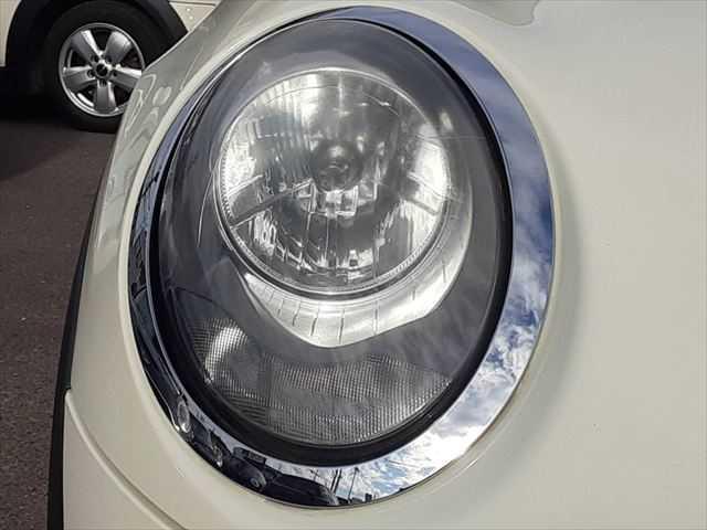 ＭＩＮＩ クーパー　ＬＥＤヘッドライト　純正ＨＤＤナビ　バックカメラ　Ｂｌｕｅｔｏｏｔｈ　ＭＴモード付オートマチックシフト　禁煙車　キーレスエントリー　純正１５インチアルミホイール　ミュージックサーバー（20枚目）