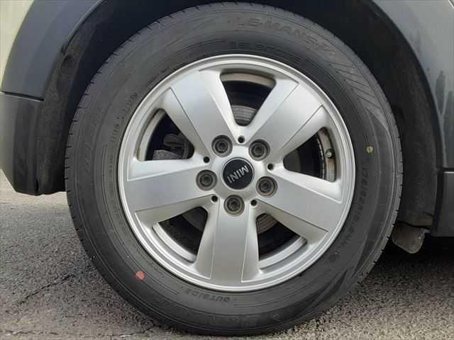 ＭＩＮＩ クーパー　ＬＥＤヘッドライト　純正ＨＤＤナビ　バックカメラ　Ｂｌｕｅｔｏｏｔｈ　ＭＴモード付オートマチックシフト　禁煙車　キーレスエントリー　純正１５インチアルミホイール　ミュージックサーバー（28枚目）