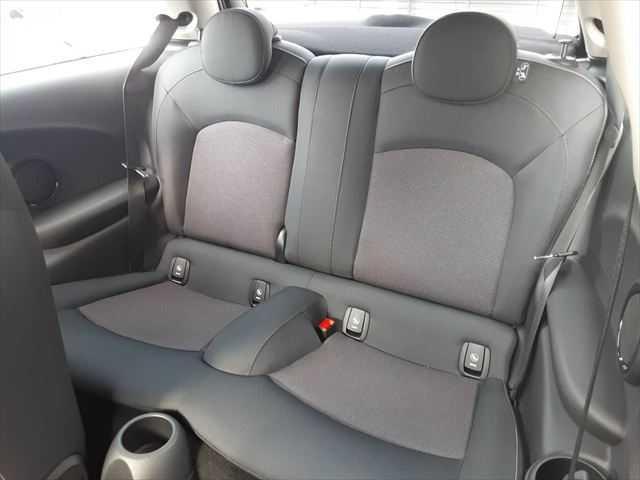 ＭＩＮＩ クーパー　ＬＥＤヘッドライト　純正ＨＤＤナビ　バックカメラ　Ｂｌｕｅｔｏｏｔｈ　ＭＴモード付オートマチックシフト　禁煙車　キーレスエントリー　純正１５インチアルミホイール　ミュージックサーバー（31枚目）