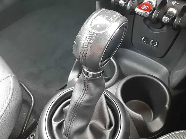 ＭＩＮＩ クーパー　ＬＥＤヘッドライト　純正ＨＤＤナビ　バックカメラ　Ｂｌｕｅｔｏｏｔｈ　ＭＴモード付オートマチックシフト　禁煙車　キーレスエントリー　純正１５インチアルミホイール　ミュージックサーバー（32枚目）