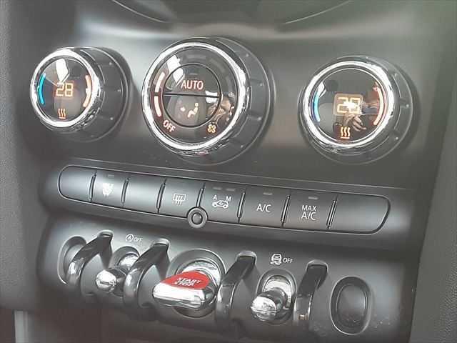 ＭＩＮＩ クーパー　ＬＥＤヘッドライト　純正ＨＤＤナビ　バックカメラ　Ｂｌｕｅｔｏｏｔｈ　ＭＴモード付オートマチックシフト　禁煙車　キーレスエントリー　純正１５インチアルミホイール　ミュージックサーバー（33枚目）