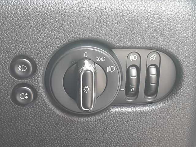ＭＩＮＩ クーパー　ＬＥＤヘッドライト　純正ＨＤＤナビ　バックカメラ　Ｂｌｕｅｔｏｏｔｈ　ＭＴモード付オートマチックシフト　禁煙車　キーレスエントリー　純正１５インチアルミホイール　ミュージックサーバー（36枚目）