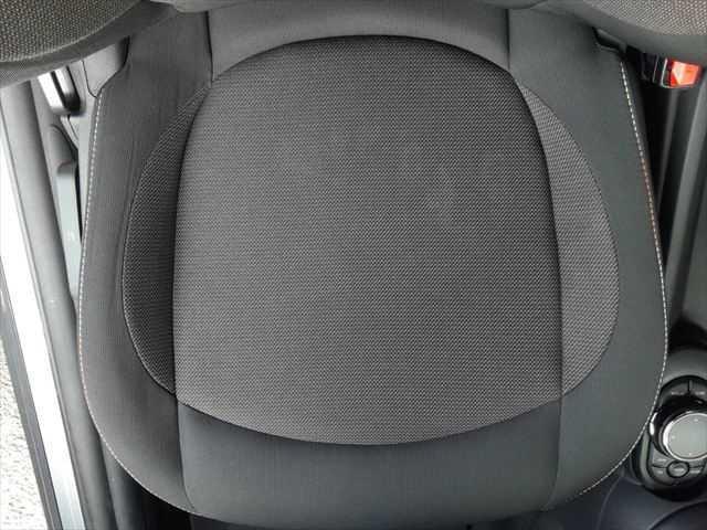 ＭＩＮＩ クーパー　ＬＥＤヘッドライト　純正ＨＤＤナビ　バックカメラ　Ｂｌｕｅｔｏｏｔｈ　ＭＴモード付オートマチックシフト　禁煙車　キーレスエントリー　純正１５インチアルミホイール　ミュージックサーバー（49枚目）