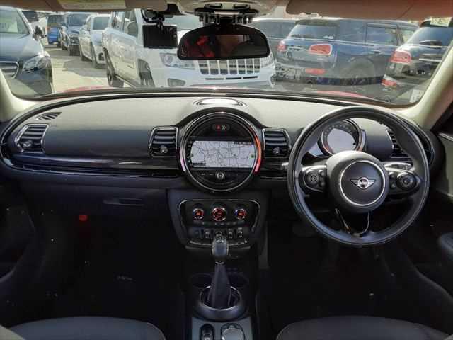 ＭＩＮＩ クーパーＤ　クラブマン　ペッパーパッケージ　レーダークルーズコントロール　バックカメラ　コーナーセンサー　純正ＨＤＤナビ　ＬＥＤヘッドライト　衝突軽減ブレーキ　Ｂｌｕｅｔｏｏｔｈ　禁煙車　スマートキー（3枚目）