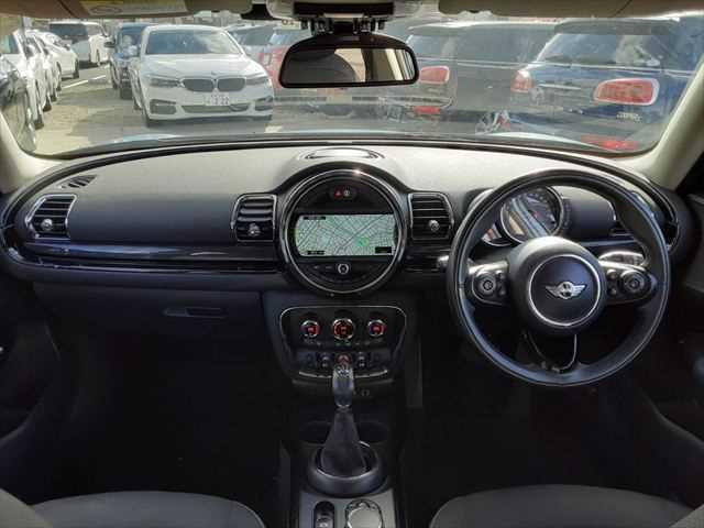 ＭＩＮＩ クーパーＤ　クラブマン　ペッパーパッケージ　レーダークルーズコントロール　バックカメラ　コーナーセンサー　純正ＨＤＤナビ　ＬＥＤヘッドライト　Ｂｌｕｅｔｏｏｔｈ　禁煙車　スマートキー　盗難防止装置（3枚目）