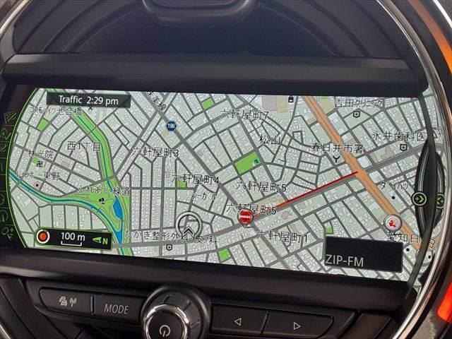 ＭＩＮＩ クーパーＳ　ペッパーパッケージ　ＬＥＤヘッドライト　純正ＨＤＤナビ　Ｂｌｕｅｔｏｏｔｈ　キーレスエントリー　禁煙車　オートライト　ＭＴモード付　純正１６インチアルミホイール　アイドリングストップ　ミラー型ＥＴＣ（4枚目）