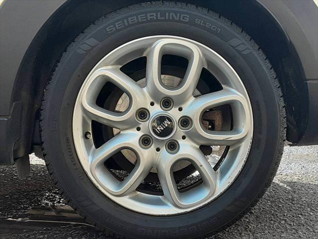 ＭＩＮＩ クーパーＳ　ペッパーパッケージ　ＬＥＤヘッドライト　純正ＨＤＤナビ　Ｂｌｕｅｔｏｏｔｈ　キーレスエントリー　禁煙車　オートライト　ＭＴモード付　純正１６インチアルミホイール　アイドリングストップ　ミラー型ＥＴＣ（12枚目）