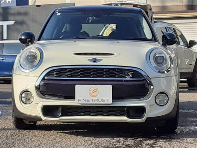 ＭＩＮＩ クーパーＳ　ペッパーパッケージ　ＬＥＤヘッドライト　純正ＨＤＤナビ　Ｂｌｕｅｔｏｏｔｈ　キーレスエントリー　禁煙車　オートライト　ＭＴモード付　純正１６インチアルミホイール　アイドリングストップ　ミラー型ＥＴＣ（13枚目）