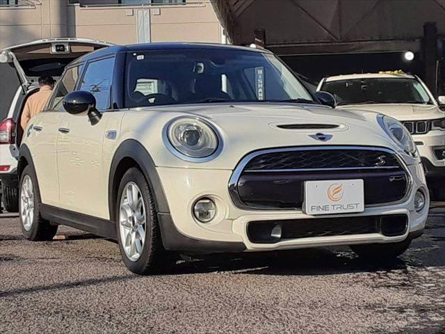 ＭＩＮＩ クーパーＳ　ペッパーパッケージ　ＬＥＤヘッドライト　純正ＨＤＤナビ　Ｂｌｕｅｔｏｏｔｈ　キーレスエントリー　禁煙車　オートライト　ＭＴモード付　純正１６インチアルミホイール　アイドリングストップ　ミラー型ＥＴＣ（14枚目）