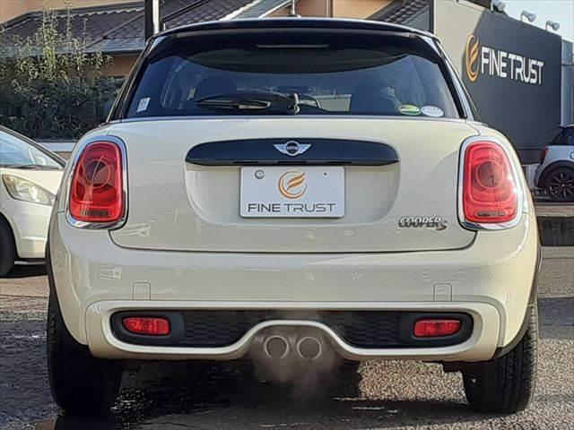 ＭＩＮＩ クーパーＳ　ペッパーパッケージ　ＬＥＤヘッドライト　純正ＨＤＤナビ　Ｂｌｕｅｔｏｏｔｈ　キーレスエントリー　禁煙車　オートライト　ＭＴモード付　純正１６インチアルミホイール　アイドリングストップ　ミラー型ＥＴＣ（17枚目）