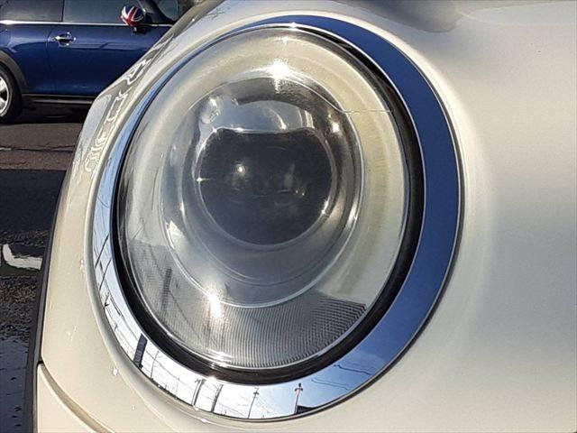 ＭＩＮＩ クーパーＳ　ペッパーパッケージ　ＬＥＤヘッドライト　純正ＨＤＤナビ　Ｂｌｕｅｔｏｏｔｈ　キーレスエントリー　禁煙車　オートライト　ＭＴモード付　純正１６インチアルミホイール　アイドリングストップ　ミラー型ＥＴＣ（20枚目）