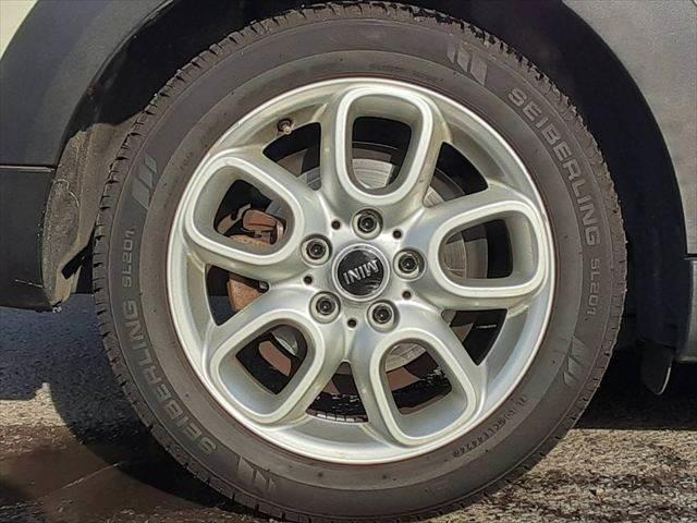 ＭＩＮＩ クーパーＳ　ペッパーパッケージ　ＬＥＤヘッドライト　純正ＨＤＤナビ　Ｂｌｕｅｔｏｏｔｈ　キーレスエントリー　禁煙車　オートライト　ＭＴモード付　純正１６インチアルミホイール　アイドリングストップ　ミラー型ＥＴＣ（27枚目）