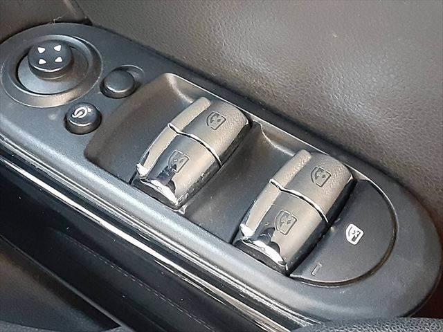 ＭＩＮＩ クーパーＳ　ペッパーパッケージ　ＬＥＤヘッドライト　純正ＨＤＤナビ　Ｂｌｕｅｔｏｏｔｈ　キーレスエントリー　禁煙車　オートライト　ＭＴモード付　純正１６インチアルミホイール　アイドリングストップ　ミラー型ＥＴＣ（38枚目）