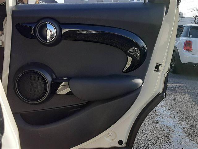 ＭＩＮＩ クーパーＳ　ペッパーパッケージ　ＬＥＤヘッドライト　純正ＨＤＤナビ　Ｂｌｕｅｔｏｏｔｈ　キーレスエントリー　禁煙車　オートライト　ＭＴモード付　純正１６インチアルミホイール　アイドリングストップ　ミラー型ＥＴＣ（51枚目）