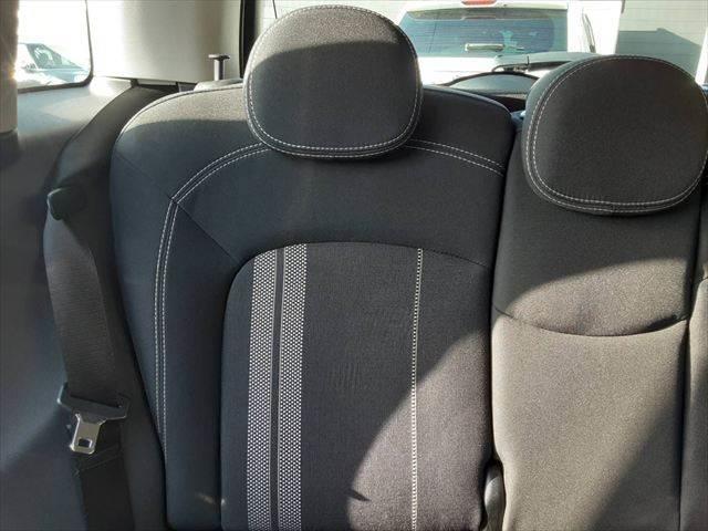 ＭＩＮＩ クーパーＳ　ペッパーパッケージ　ＬＥＤヘッドライト　純正ＨＤＤナビ　Ｂｌｕｅｔｏｏｔｈ　キーレスエントリー　禁煙車　オートライト　ＭＴモード付　純正１６インチアルミホイール　アイドリングストップ　ミラー型ＥＴＣ（52枚目）