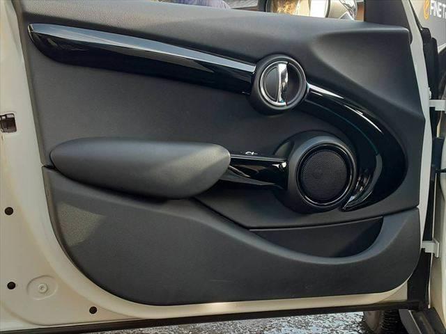 ＭＩＮＩ クーパーＳ　ペッパーパッケージ　ＬＥＤヘッドライト　純正ＨＤＤナビ　Ｂｌｕｅｔｏｏｔｈ　キーレスエントリー　禁煙車　オートライト　ＭＴモード付　純正１６インチアルミホイール　アイドリングストップ　ミラー型ＥＴＣ（54枚目）