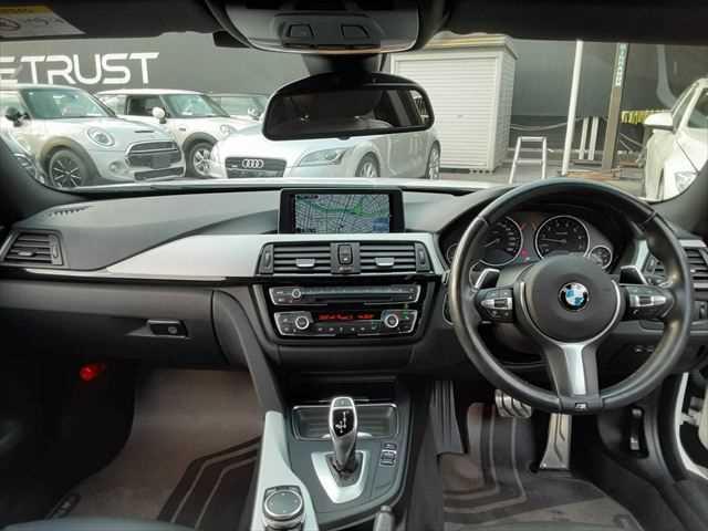 4シリーズ 420iクーペ Mスポーツ 本革シート アダプティブクルーズコントロール 純正HDDナビ バックカメラ Bluetooth 禁煙車 ディスチャージヘッドランプ シートヒーター スマートキー 純正18インチアルミホイール(3枚目)