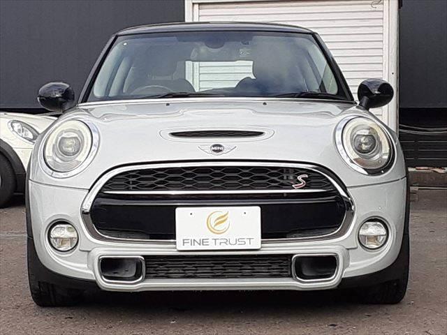 ＭＩＮＩ クーパーＳ　ペッパーパッケージ　純正ＨＤＤナビ　ＬＥＤヘッドライト　Ｂｌｕｅｔｏｏｔｈ　オートライト　禁煙車　ＭＴモード付シフト　純正１６インチアルミホイール　ミラー型ＥＴＣ　ミュージックサーバー　ＵＳＢポート（13枚目）