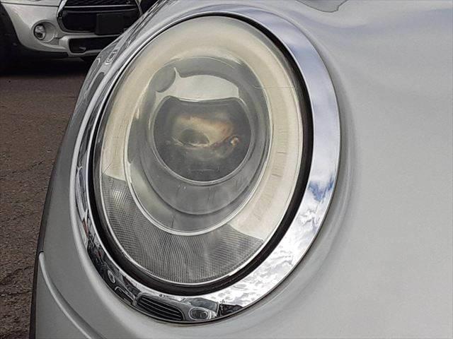 ＭＩＮＩ クーパーＳ　ペッパーパッケージ　純正ＨＤＤナビ　ＬＥＤヘッドライト　Ｂｌｕｅｔｏｏｔｈ　オートライト　禁煙車　ＭＴモード付シフト　純正１６インチアルミホイール　ミラー型ＥＴＣ　ミュージックサーバー　ＵＳＢポート（20枚目）