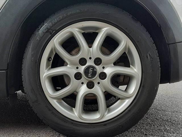 ＭＩＮＩ クーパーＳ　ペッパーパッケージ　純正ＨＤＤナビ　ＬＥＤヘッドライト　Ｂｌｕｅｔｏｏｔｈ　オートライト　禁煙車　ＭＴモード付シフト　純正１６インチアルミホイール　ミラー型ＥＴＣ　ミュージックサーバー　ＵＳＢポート（26枚目）