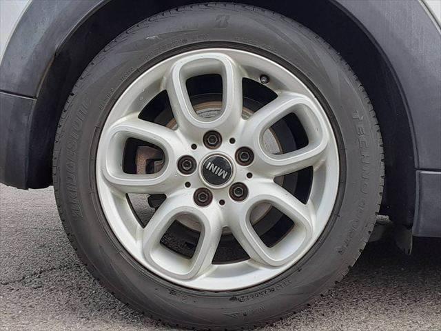 ＭＩＮＩ クーパーＳ　ペッパーパッケージ　純正ＨＤＤナビ　ＬＥＤヘッドライト　Ｂｌｕｅｔｏｏｔｈ　オートライト　禁煙車　ＭＴモード付シフト　純正１６インチアルミホイール　ミラー型ＥＴＣ　ミュージックサーバー　ＵＳＢポート（27枚目）