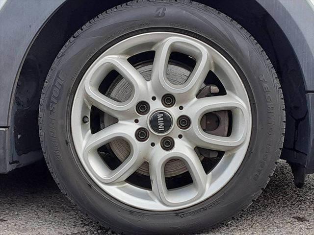 ＭＩＮＩ クーパーＳ　ペッパーパッケージ　純正ＨＤＤナビ　ＬＥＤヘッドライト　Ｂｌｕｅｔｏｏｔｈ　オートライト　禁煙車　ＭＴモード付シフト　純正１６インチアルミホイール　ミラー型ＥＴＣ　ミュージックサーバー　ＵＳＢポート（28枚目）