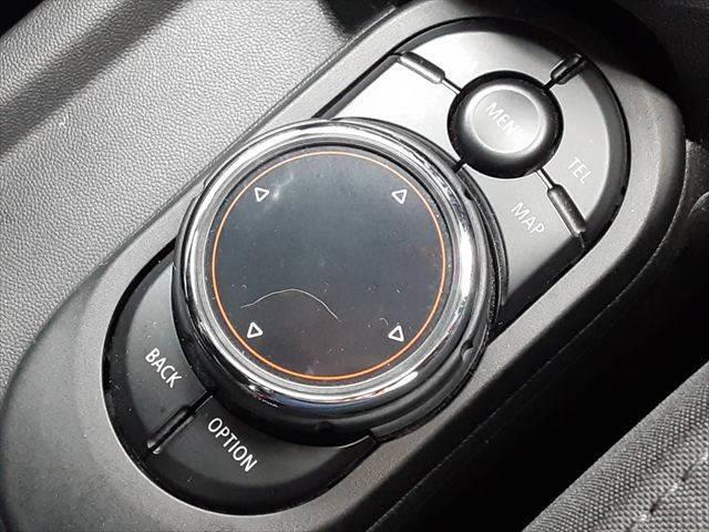 ＭＩＮＩ クーパーＳ　ペッパーパッケージ　純正ＨＤＤナビ　ＬＥＤヘッドライト　Ｂｌｕｅｔｏｏｔｈ　オートライト　禁煙車　ＭＴモード付シフト　純正１６インチアルミホイール　ミラー型ＥＴＣ　ミュージックサーバー　ＵＳＢポート（35枚目）