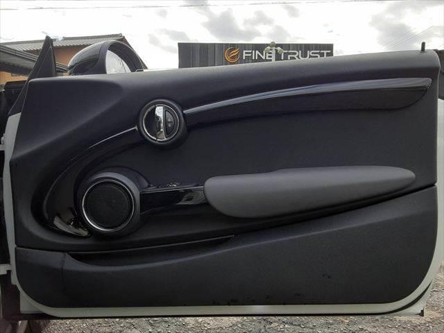 ＭＩＮＩ クーパーＳ　ペッパーパッケージ　純正ＨＤＤナビ　ＬＥＤヘッドライト　Ｂｌｕｅｔｏｏｔｈ　オートライト　禁煙車　ＭＴモード付シフト　純正１６インチアルミホイール　ミラー型ＥＴＣ　ミュージックサーバー　ＵＳＢポート（49枚目）