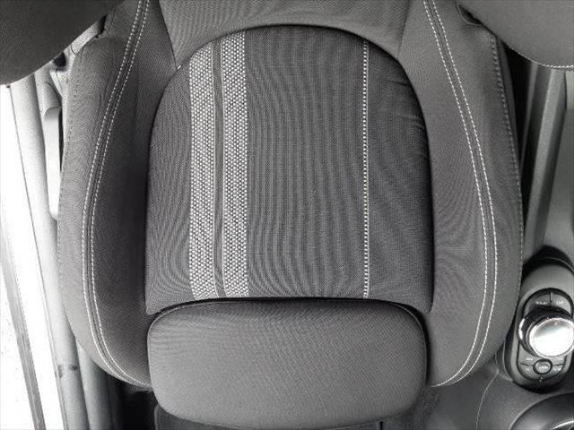 ＭＩＮＩ クーパーＳ　ペッパーパッケージ　純正ＨＤＤナビ　ＬＥＤヘッドライト　Ｂｌｕｅｔｏｏｔｈ　オートライト　禁煙車　ＭＴモード付シフト　純正１６インチアルミホイール　ミラー型ＥＴＣ　ミュージックサーバー　ＵＳＢポート（51枚目）