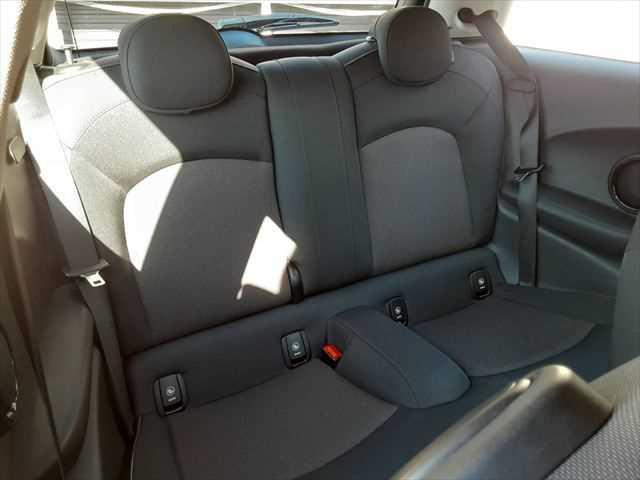 ＭＩＮＩ ワン　フェイバリットスタイル　クールパッケージ　純正ＨＤＤナビ　Ｂｌｕｅｔｏｏｔｈ　純正１５インチアルミホイール　禁煙車　Ｂｌｕｅｔｏｏｔｈ　キーレスエントリー　ＭＴモード付オートマチックシフト（7枚目）