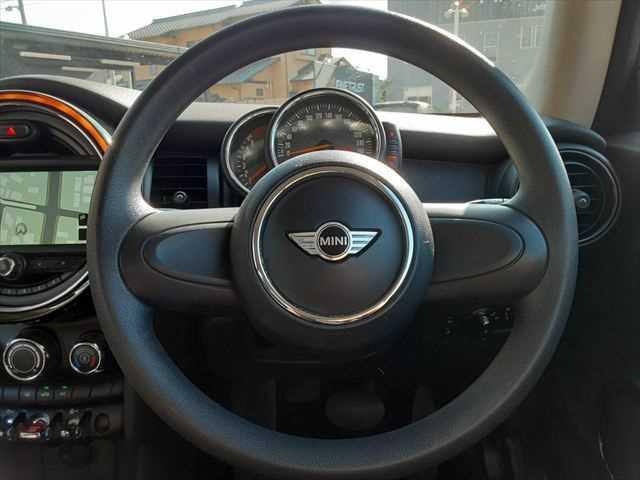 ＭＩＮＩ ワン　フェイバリットスタイル　クールパッケージ　純正ＨＤＤナビ　Ｂｌｕｅｔｏｏｔｈ　純正１５インチアルミホイール　禁煙車　Ｂｌｕｅｔｏｏｔｈ　キーレスエントリー　ＭＴモード付オートマチックシフト（9枚目）