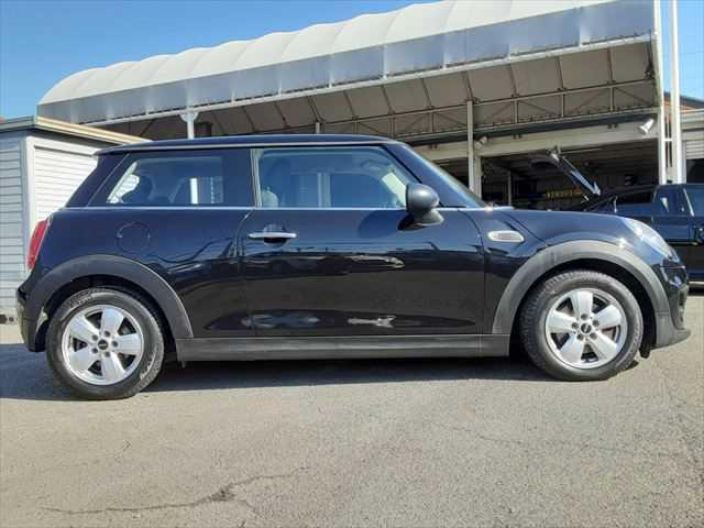 ＭＩＮＩ ワン　フェイバリットスタイル　クールパッケージ　純正ＨＤＤナビ　Ｂｌｕｅｔｏｏｔｈ　純正１５インチアルミホイール　禁煙車　Ｂｌｕｅｔｏｏｔｈ　キーレスエントリー　ＭＴモード付オートマチックシフト（15枚目）