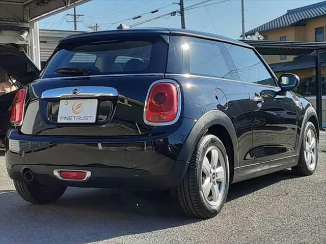 ＭＩＮＩ ワン　フェイバリットスタイル　クールパッケージ　純正ＨＤＤナビ　Ｂｌｕｅｔｏｏｔｈ　純正１５インチアルミホイール　禁煙車　Ｂｌｕｅｔｏｏｔｈ　キーレスエントリー　ＭＴモード付オートマチックシフト（16枚目）
