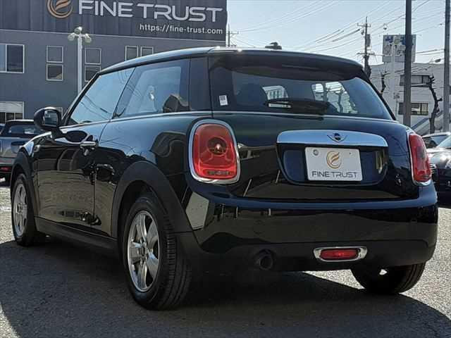 ＭＩＮＩ ワン　フェイバリットスタイル　クールパッケージ　純正ＨＤＤナビ　Ｂｌｕｅｔｏｏｔｈ　純正１５インチアルミホイール　禁煙車　Ｂｌｕｅｔｏｏｔｈ　キーレスエントリー　ＭＴモード付オートマチックシフト（18枚目）