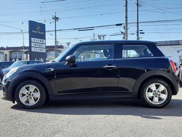 ＭＩＮＩ ワン　フェイバリットスタイル　クールパッケージ　純正ＨＤＤナビ　Ｂｌｕｅｔｏｏｔｈ　純正１５インチアルミホイール　禁煙車　Ｂｌｕｅｔｏｏｔｈ　キーレスエントリー　ＭＴモード付オートマチックシフト（19枚目）